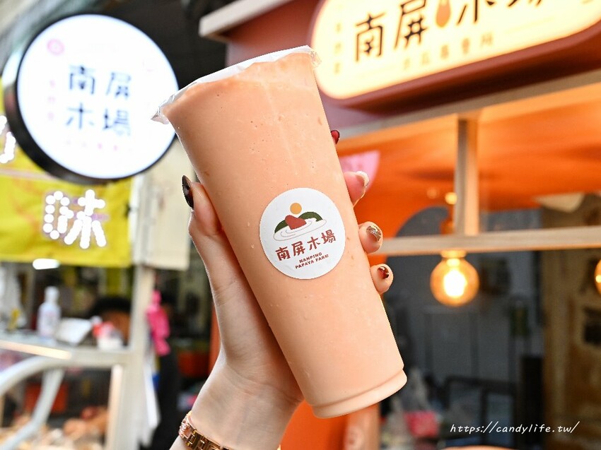 南屏木場|台中超好喝木瓜牛奶就在向上市場中,單純新鮮木瓜加鮮奶,招牌木瓜牛奶奶蓋必點,還有獨家木瓜凍撞奶~