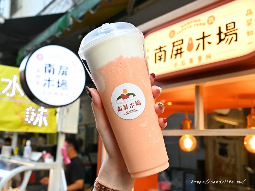 南屏木場|台中超好喝木瓜牛奶就在向上市場中,單純新鮮木瓜加鮮奶,招牌木瓜牛奶奶蓋必點,還有獨家木瓜凍撞奶~
