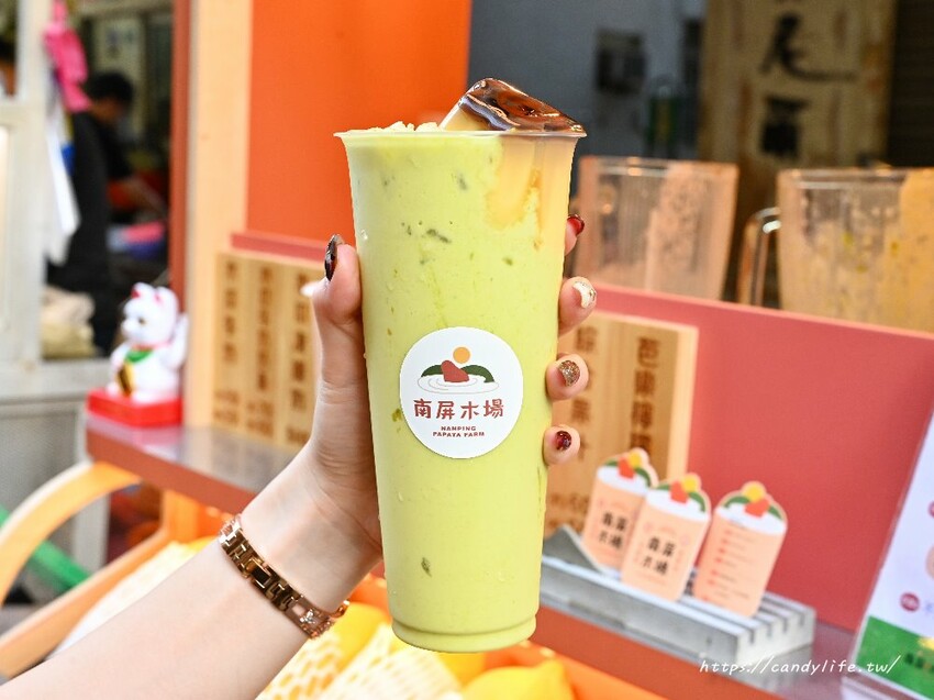 南屏木場|台中超好喝木瓜牛奶就在向上市場中,單純新鮮木瓜加鮮奶,招牌木瓜牛奶奶蓋必點,還有獨家木瓜凍撞奶~