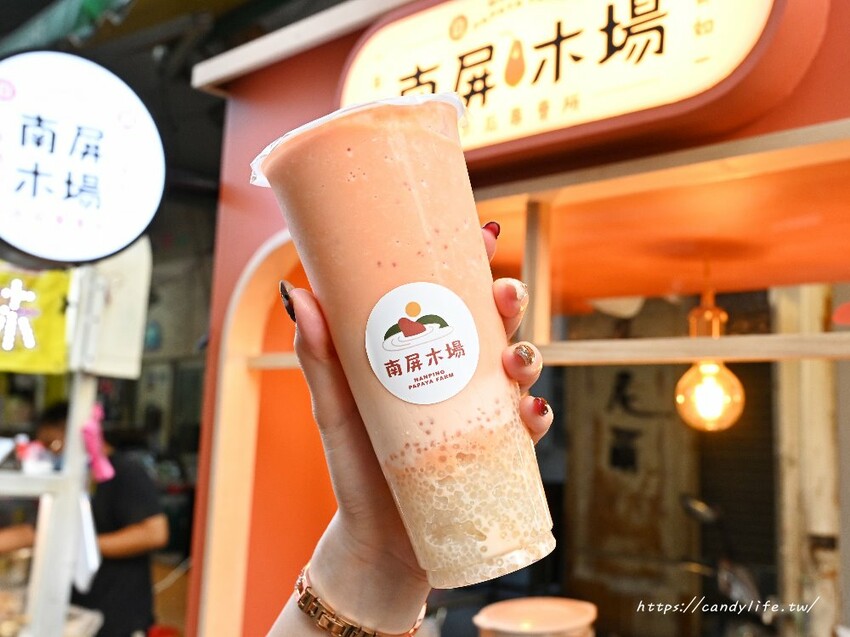 南屏木場|台中超好喝木瓜牛奶就在向上市場中,單純新鮮木瓜加鮮奶,招牌木瓜牛奶奶蓋必點,還有獨家木瓜凍撞奶~