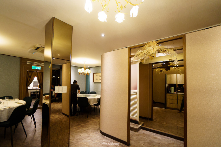 台中西區餐廳-膳馨民間創作料理，創意菜餚2人就能用餐，全新推出水煮牛肉餐點，花椒香味四溢。