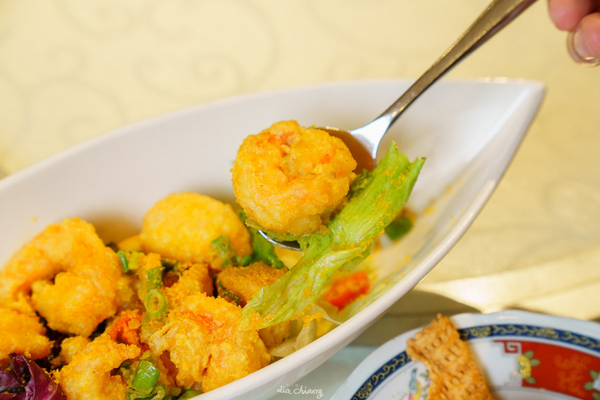 台中西區餐廳-膳馨民間創作料理，創意菜餚2人就能用餐，全新推出水煮牛肉餐點，花椒香味四溢。