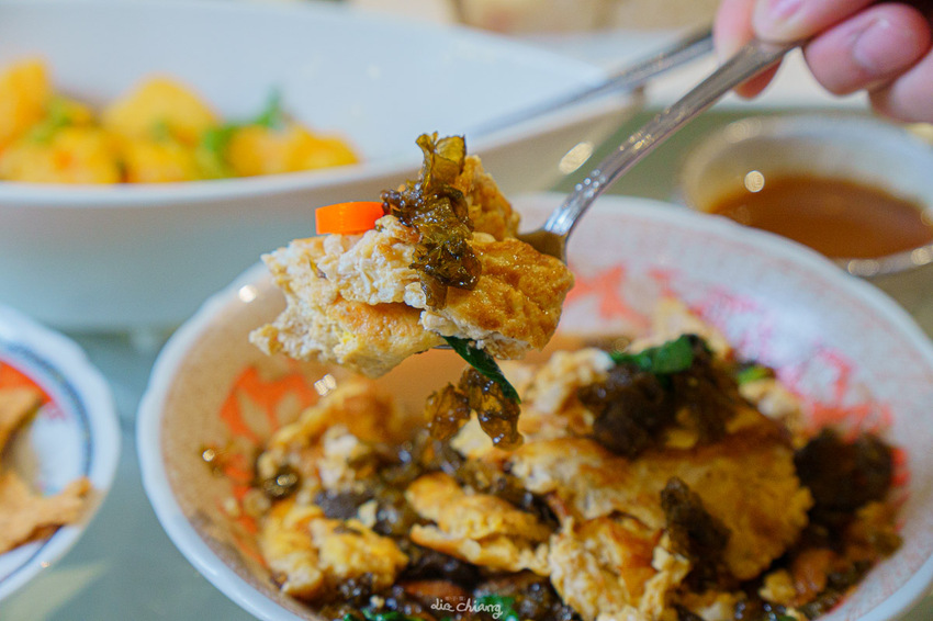 台中西區餐廳-膳馨民間創作料理，創意菜餚2人就能用餐，全新推出水煮牛肉餐點，花椒香味四溢。