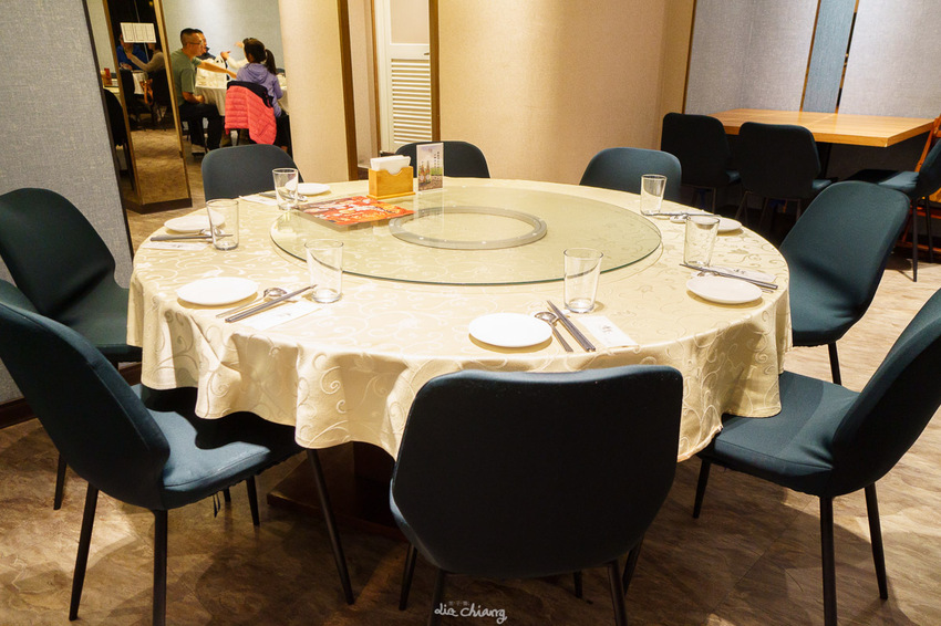 台中西區餐廳-膳馨民間創作料理，創意菜餚2人就能用餐，全新推出水煮牛肉餐點，花椒香味四溢。