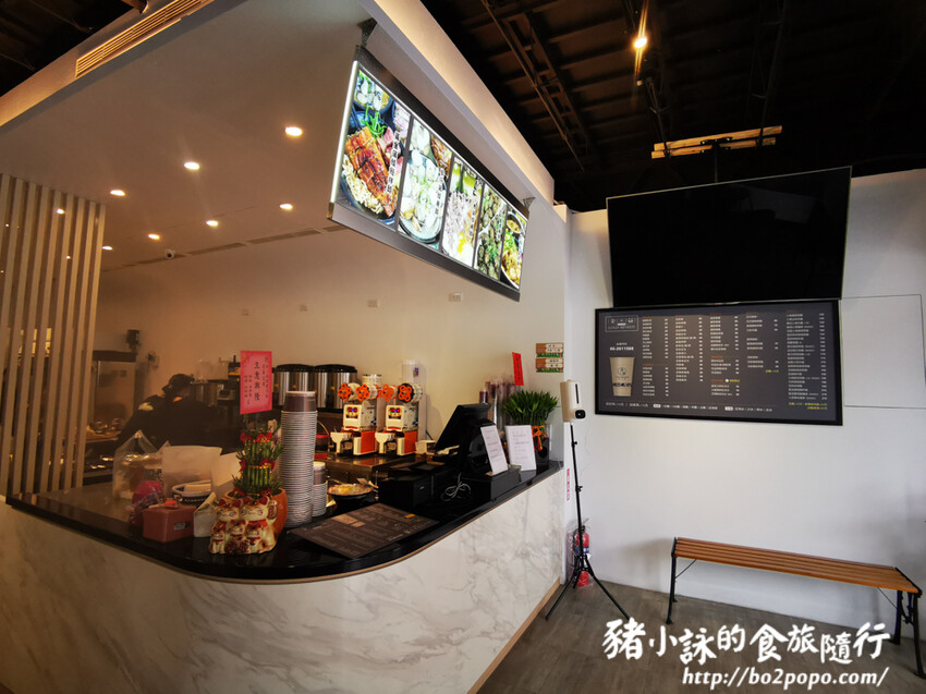 台南。南區》金三益健康茶飲永華店-號稱超浮誇人氣店