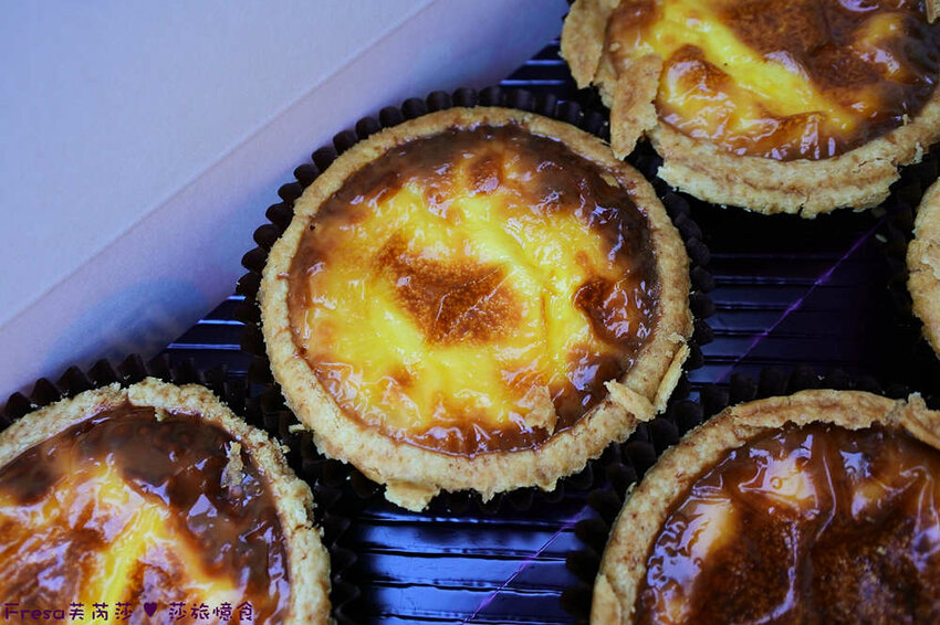 台南甜點【兩津芙蓉蛋塔】烤炙超噴香！鬆軟滑嫩的蛋塔濃厚蛋香氣.金黃酥脆的菠蘿奶油香.下午茶滿滿療鬱感│
