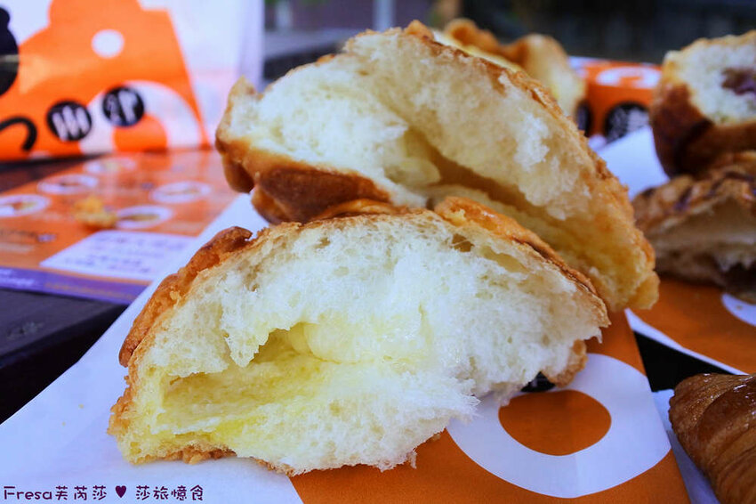 台南甜點【兩津芙蓉蛋塔】烤炙超噴香！鬆軟滑嫩的蛋塔濃厚蛋香氣.金黃酥脆的菠蘿奶油香.下午茶滿滿療鬱感│