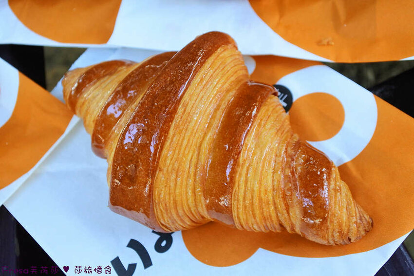 台南甜點【兩津芙蓉蛋塔】烤炙超噴香！鬆軟滑嫩的蛋塔濃厚蛋香氣.金黃酥脆的菠蘿奶油香.下午茶滿滿療鬱感│