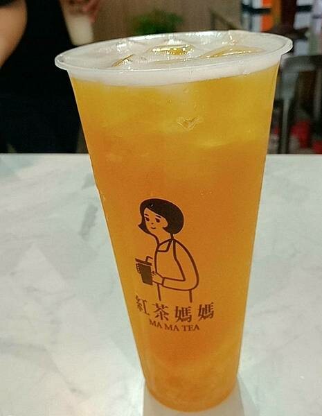 苑裡茶飲「 紅茶媽媽MAMATEA 」在地茶飲店使用高品質茶葉，台茶18號紅玉、阿薩姆紅茶、台茶21號紅韻  香氣滋味各有千秋。