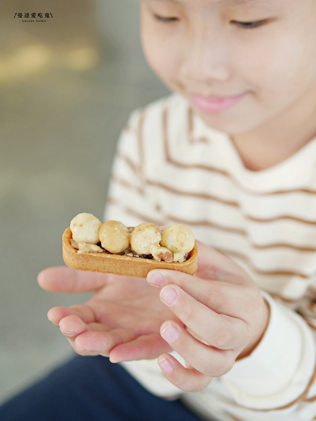 太療癒!萌翻天的水豚店長上工啦『MOGU KABI 豆塔專賣店』繽紛水果塔、酥香夏威夷豆塔吃起來!成大美食|台南伴手禮|台南景點|台南東區 - 曼達愛吃鬼