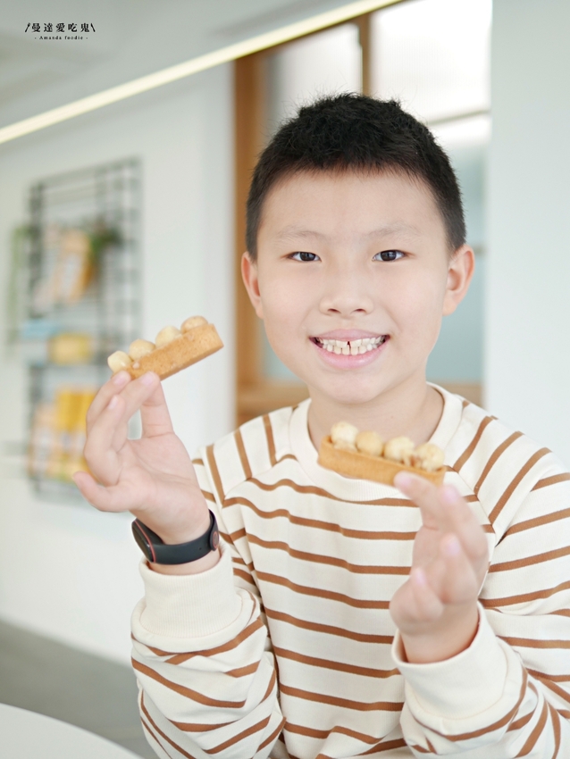 太療癒!萌翻天的水豚店長上工啦『MOGU KABI 豆塔專賣店』繽紛水果塔、酥香夏威夷豆塔吃起來!成大美食|台南伴手禮|台南景點|台南東區 - 曼達愛吃鬼