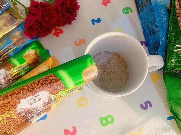 [咖啡推薦］：舊街場白咖啡👉🏻以三種頂級咖啡豆烘焙而成的純粹咖啡☕️絲滑順口，醇厚濃郁的