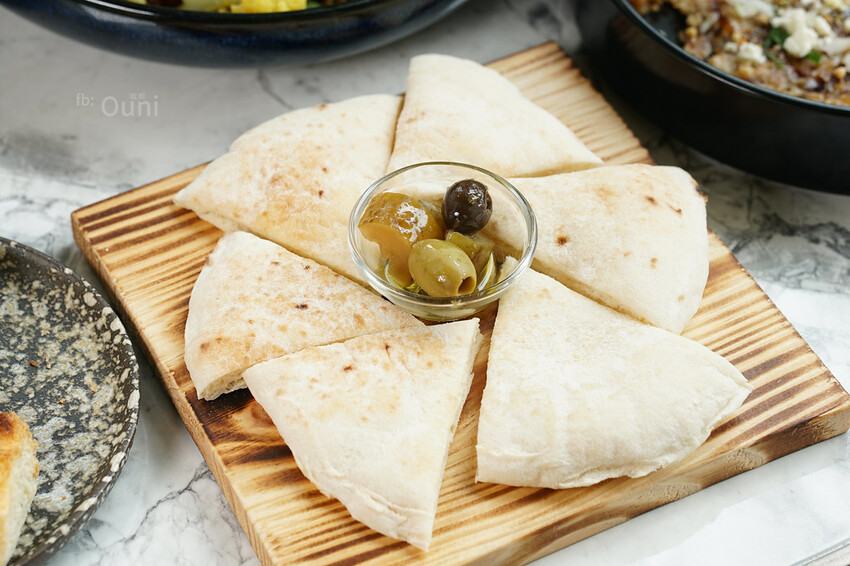 TOASTERiA CAFE 台中PARK2店│地中海餐廳推薦。享受以酒佐餐好時光，一起歡聚解憂吧