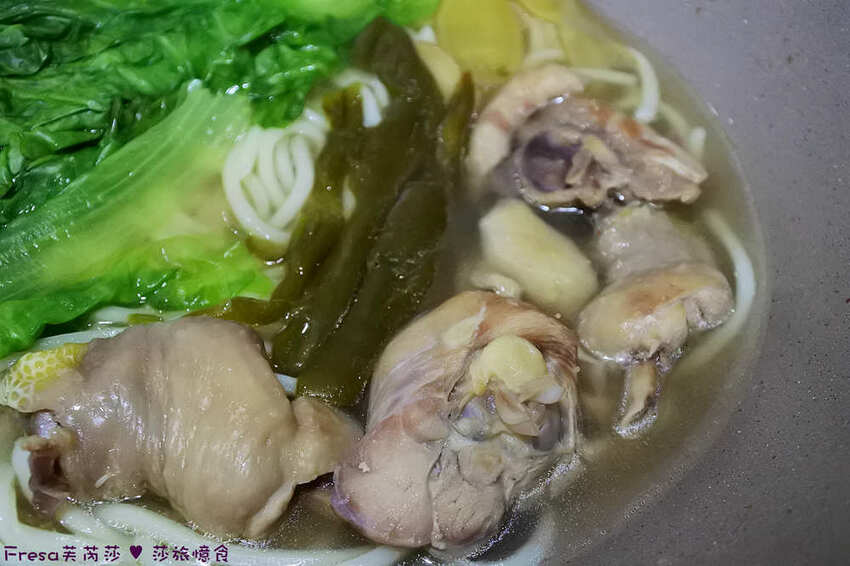 宅配麵食【築水引】溫順雞湯香辣風味「剝皮辣椒雞麵」特選花蓮剝皮辣椒+厚塊雞肉/甘甜湯底超夠味 - Fresa芙芮莎♥莎旅憶食
