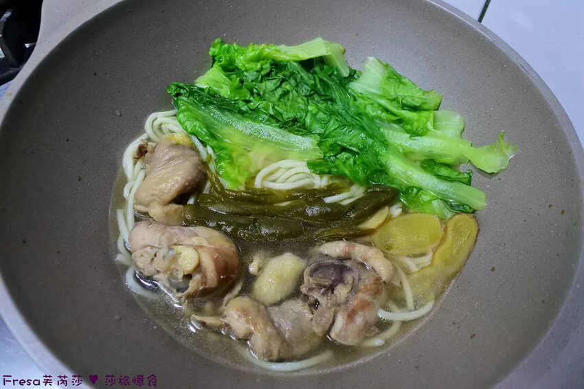 宅配麵食【築水引】溫順雞湯香辣風味「剝皮辣椒雞麵」特選花蓮剝皮辣椒+厚塊雞肉/甘甜湯底超夠味 - Fresa芙芮莎♥莎旅憶食