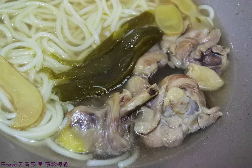 宅配麵食【築水引】溫順雞湯香辣風味「剝皮辣椒雞麵」特選花蓮剝皮辣椒+厚塊雞肉/甘甜湯底超夠味 - Fresa芙芮莎♥莎旅憶食