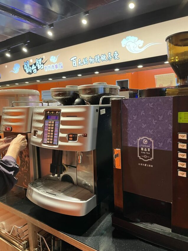 蘆洲美食｜鍋台銘蘆洲民族店:咖哩飯吃到飽，多種飲料霸氣供應 附菜單