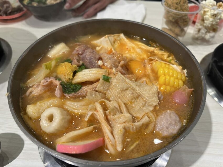 蘆洲美食｜鍋台銘蘆洲民族店:咖哩飯吃到飽，多種飲料霸氣供應 附菜單