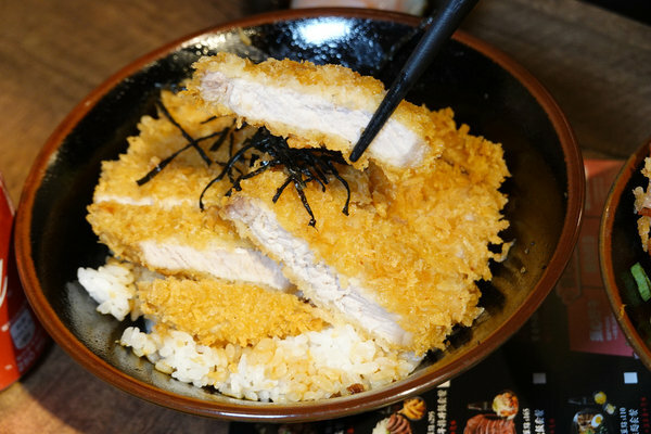 新店燒肉丼飯推薦-川牛木石亭新店中正店，大份量熟食蓋飯 (26).jpg