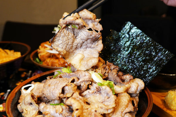 新店燒肉丼飯推薦-川牛木石亭新店中正店，大份量熟食蓋飯 (29).jpg