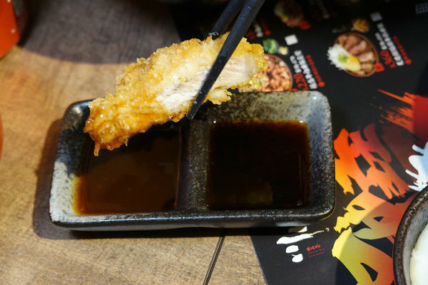 新店燒肉丼飯推薦-川牛木石亭新店中正店，大份量熟食蓋飯 (27).jpg