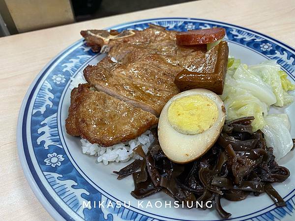 華統燒臘 店內外環境 用餐心得 排骨飯 榮總午餐 榮總晚餐 高雄左營便當店推薦