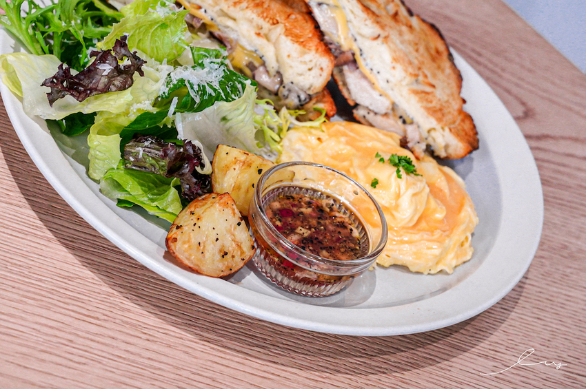 台中不限時網美咖啡廳,酥脆丹麥土司超好吃,純白北歐風拍好拍滿,洽公約會都合適!