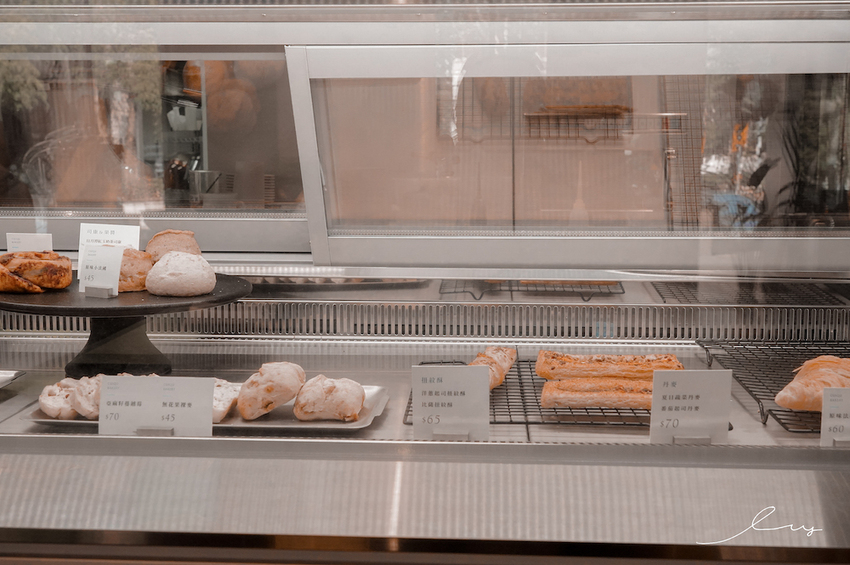 台中不限時網美咖啡廳,酥脆丹麥土司超好吃,純白北歐風拍好拍滿,洽公約會都合適!