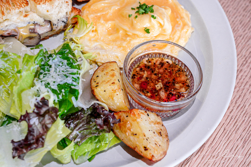 台中不限時網美咖啡廳,酥脆丹麥土司超好吃,純白北歐風拍好拍滿,洽公約會都合適!