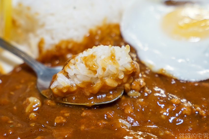 日本人在花蓮開店滿20年 芝麻開門日式食堂 精心製作咖哩飯只賣20元 販售時間長達半年 原因是感謝台灣人讓他開店這麼久 花蓮美食