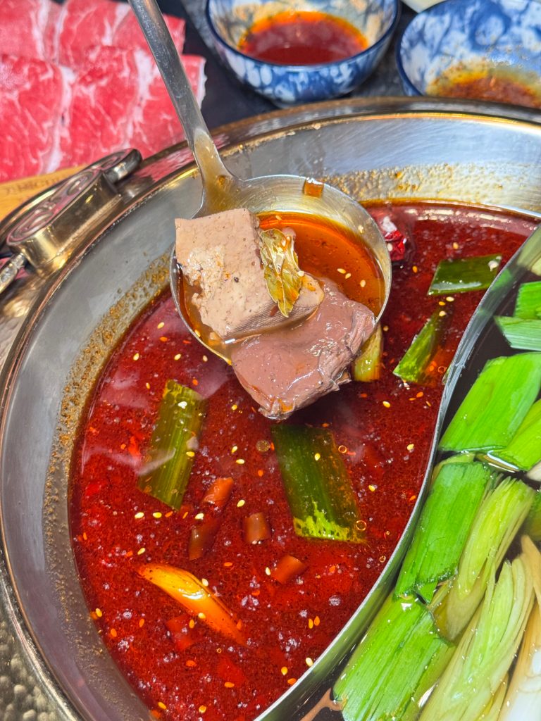 台北松江南京｜【石‧撈麻辣鴛鴦鍋】$698起吃到飽！超特別魷魚螺肉蒜湯底！ - 雁雁｜美食 旅遊 生活娛樂