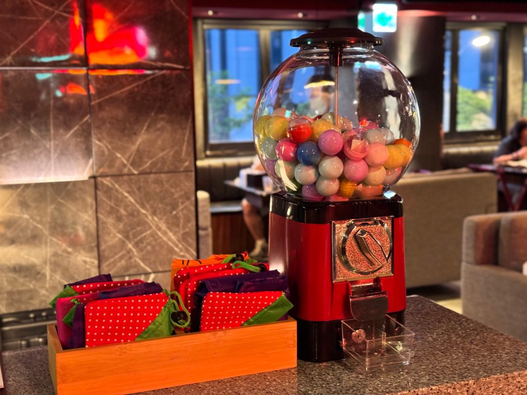 台北松江南京｜【石‧撈麻辣鴛鴦鍋】$698起吃到飽！超特別魷魚螺肉蒜湯底！ - 雁雁｜美食 旅遊 生活娛樂