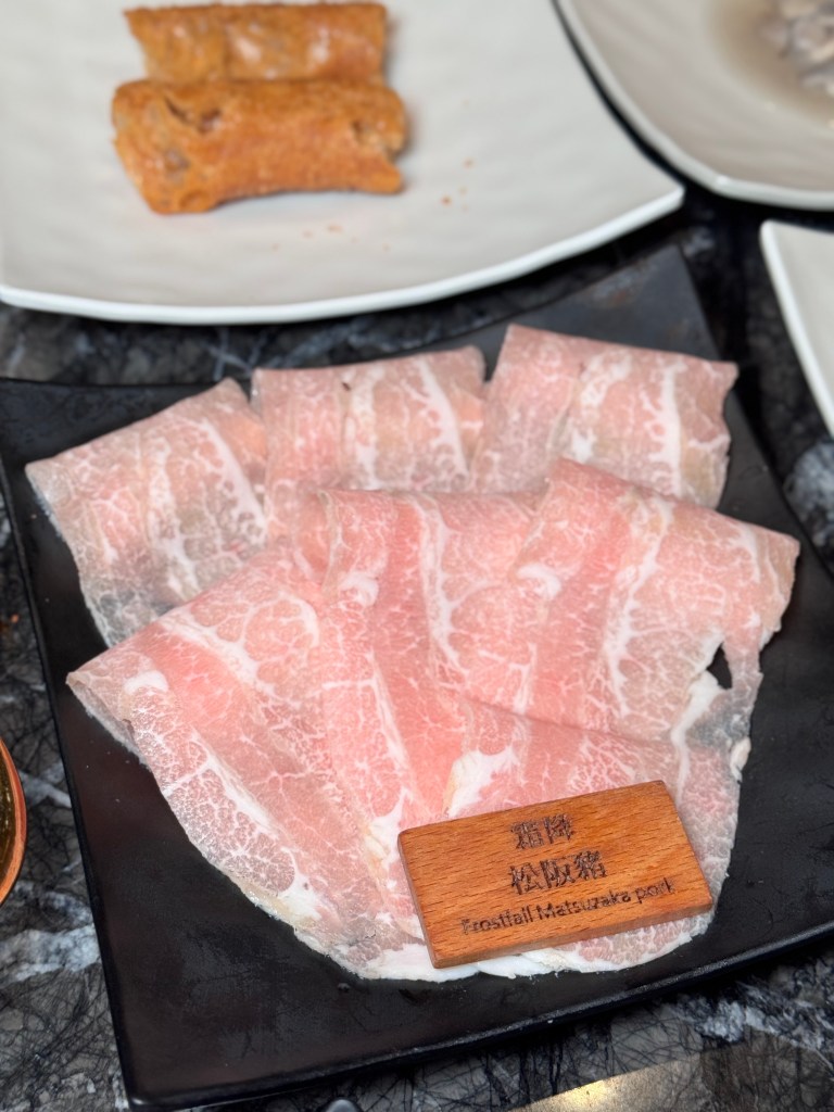 台北松江南京｜【石‧撈麻辣鴛鴦鍋】$698起吃到飽！超特別魷魚螺肉蒜湯底！ - 雁雁｜美食 旅遊 生活娛樂