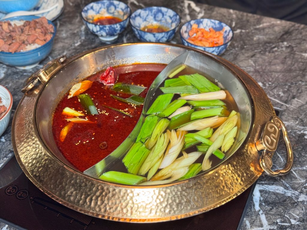 台北松江南京｜【石‧撈麻辣鴛鴦鍋】$698起吃到飽！超特別魷魚螺肉蒜湯底！ - 雁雁｜美食 旅遊 生活娛樂