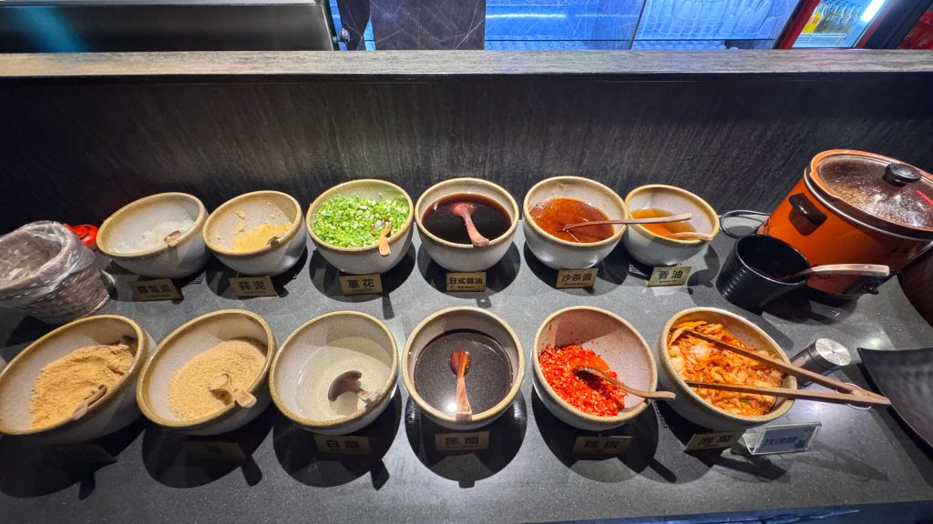 台北松江南京｜【石‧撈麻辣鴛鴦鍋】$698起吃到飽！超特別魷魚螺肉蒜湯底！ - 雁雁｜美食 旅遊 生活娛樂