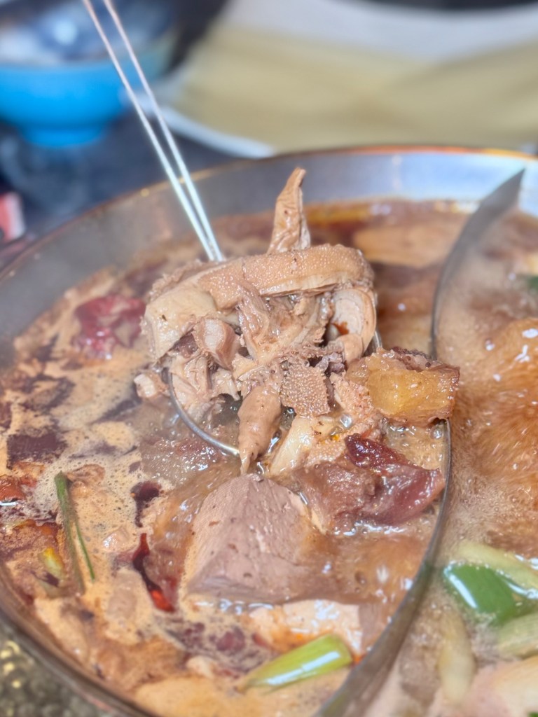 台北松江南京｜【石‧撈麻辣鴛鴦鍋】$698起吃到飽！超特別魷魚螺肉蒜湯底！ - 雁雁｜美食 旅遊 生活娛樂