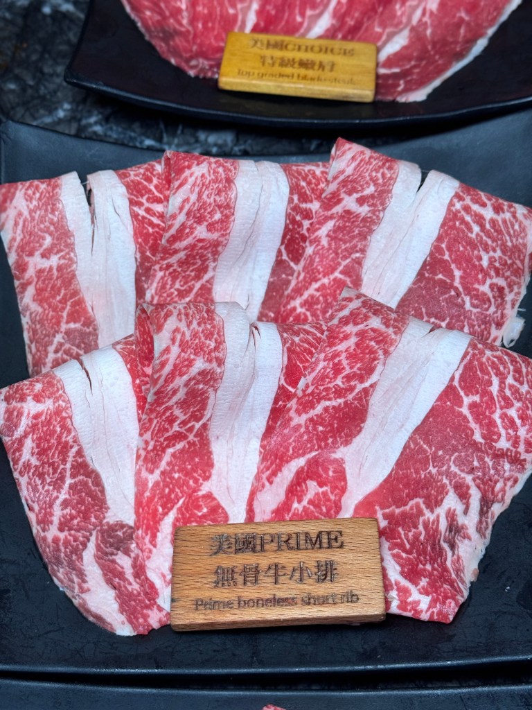 台北松江南京｜【石‧撈麻辣鴛鴦鍋】$698起吃到飽！超特別魷魚螺肉蒜湯底！ - 雁雁｜美食 旅遊 生活娛樂