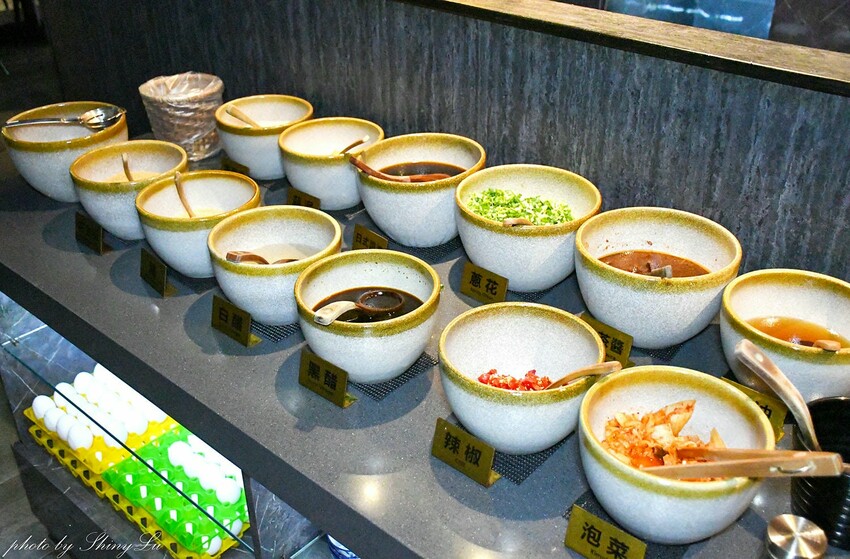 一個人698元，可以頂級食材吃到飽，自助吧還有Haagen-Dazs 哈根達斯無限享用