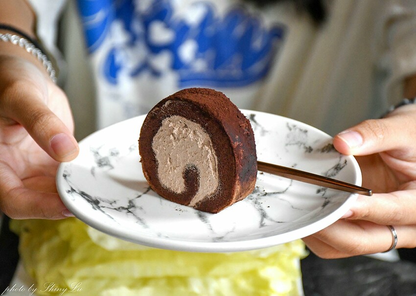 一個人698元，可以頂級食材吃到飽，自助吧還有Haagen-Dazs 哈根達斯無限享用