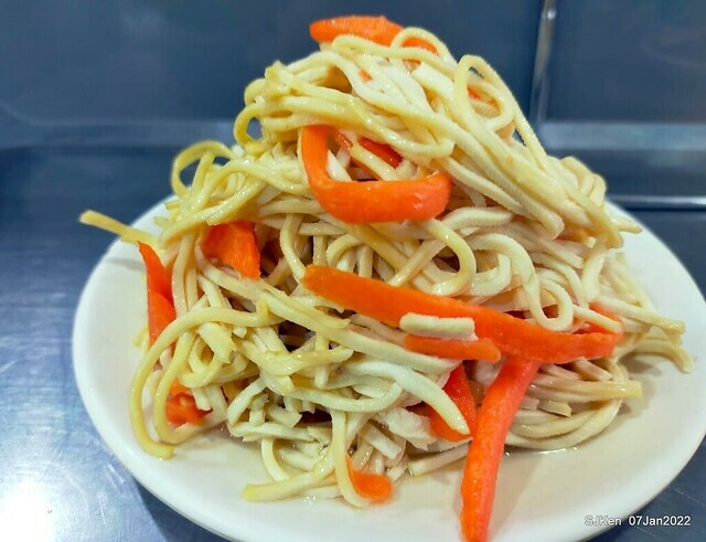 「石牌彈牙彈牙麵店 」(fried pork slices with eggs,  noodleand fungi, noodle shop), Taipei, Taiwan, SJKen, Jan 7, 2022.