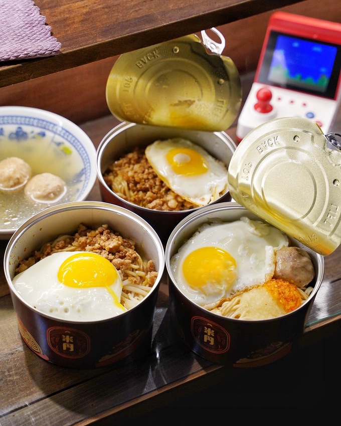 台中逢甲商圈巷弄新開幕『米丹MiDan』特色平價小吃店,以易拉罐為主題,推薦「特製銷魂拌麵」、「靈魂肉燥飯」,隱藏版菜色每日限量30碗! - 阿華田的美食日記