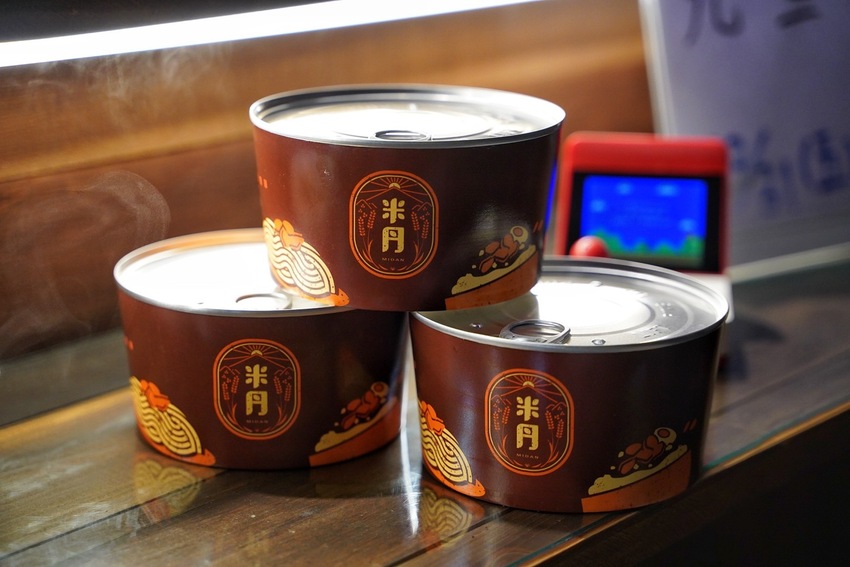 台中逢甲商圈巷弄新開幕『米丹MiDan』特色平價小吃店,以易拉罐為主題,推薦「特製銷魂拌麵」、「靈魂肉燥飯」,隱藏版菜色每日限量30碗! - 阿華田的美食日記