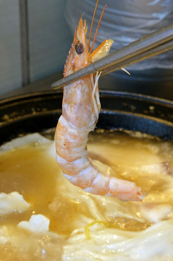 最潮必吃台式火鍋店-狂一鍋蘆洲集賢店,外國人來台必吃的台式火鍋,新北蘆洲排隊名店,中午時段限定299&339超值體驗價