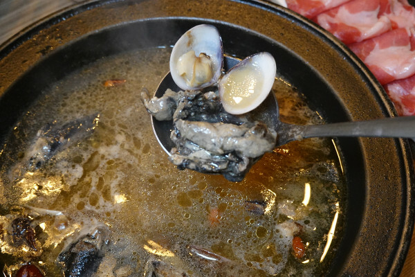 最潮必吃台式火鍋店-狂一鍋蘆洲集賢店,外國人來台必吃的台式火鍋,新北蘆洲排隊名店,中午時段限定299&339超值體驗價