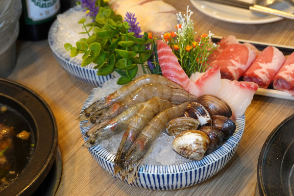 最潮必吃台式火鍋店-狂一鍋蘆洲集賢店,外國人來台必吃的台式火鍋,新北蘆洲排隊名店,中午時段限定299&339超值體驗價