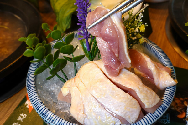 最潮必吃台式火鍋店-狂一鍋蘆洲集賢店,外國人來台必吃的台式火鍋,新北蘆洲排隊名店,中午時段限定299&339超值體驗價