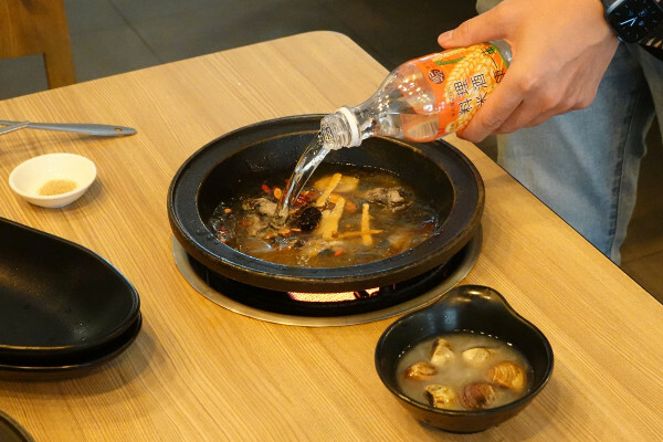 最潮必吃台式火鍋店-狂一鍋蘆洲集賢店,外國人來台必吃的台式火鍋,新北蘆洲排隊名店,中午時段限定299&339超值體驗價