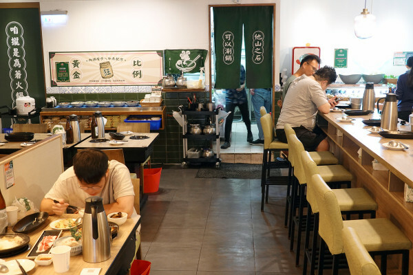 最潮必吃台式火鍋店-狂一鍋蘆洲集賢店,外國人來台必吃的台式火鍋,新北蘆洲排隊名店,中午時段限定299&339超值體驗價