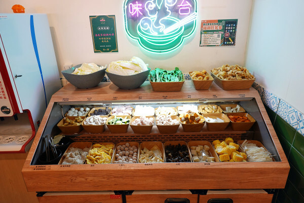 最潮必吃台式火鍋店-狂一鍋蘆洲集賢店,外國人來台必吃的台式火鍋,新北蘆洲排隊名店,中午時段限定299&339超值體驗價