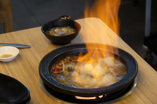 最潮必吃台式火鍋店-狂一鍋蘆洲集賢店,外國人來台必吃的台式火鍋,新北蘆洲排隊名店,中午時段限定299&339超值體驗價